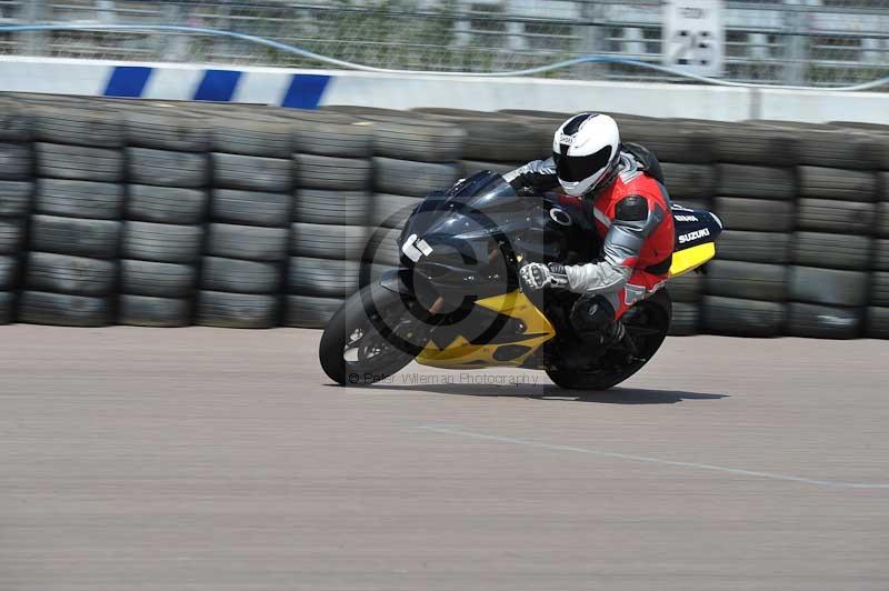Motorcycle action photographs;Rockingham;Rockingham photographs;Trackday digital images;event digital images;eventdigitalimages;no limits trackday;peter wileman photography;rockingham corby northamptonshire;trackday;trackday photos
