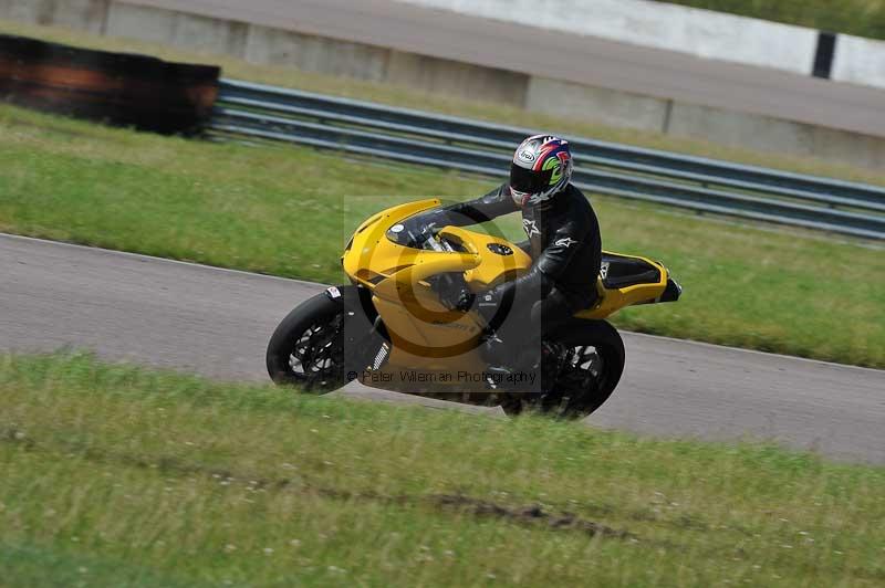 Motorcycle action photographs;Rockingham;Rockingham photographs;Trackday digital images;event digital images;eventdigitalimages;no limits trackday;peter wileman photography;rockingham corby northamptonshire;trackday;trackday photos