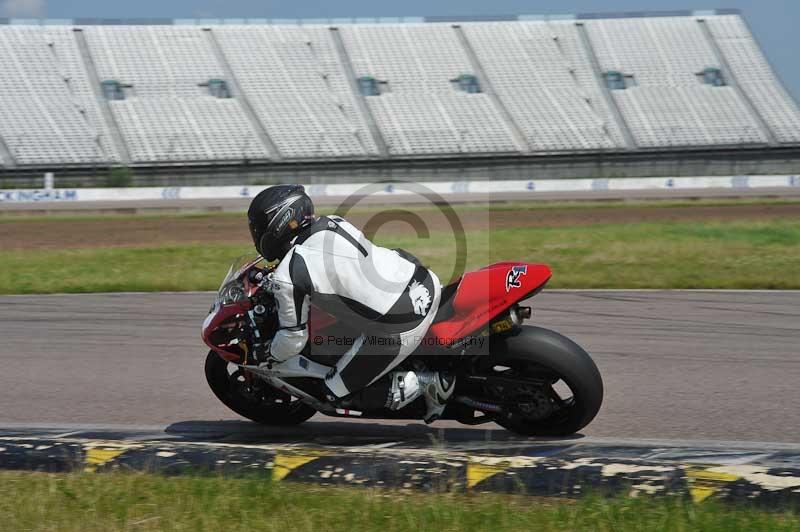 Motorcycle action photographs;Rockingham;Rockingham photographs;Trackday digital images;event digital images;eventdigitalimages;no limits trackday;peter wileman photography;rockingham corby northamptonshire;trackday;trackday photos