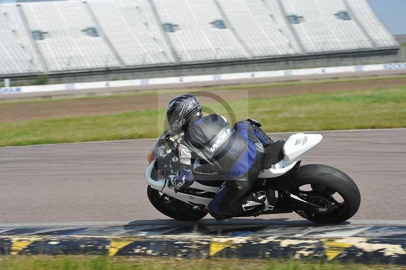 Motorcycle action photographs;Rockingham;Rockingham photographs;Trackday digital images;event digital images;eventdigitalimages;no limits trackday;peter wileman photography;rockingham corby northamptonshire;trackday;trackday photos