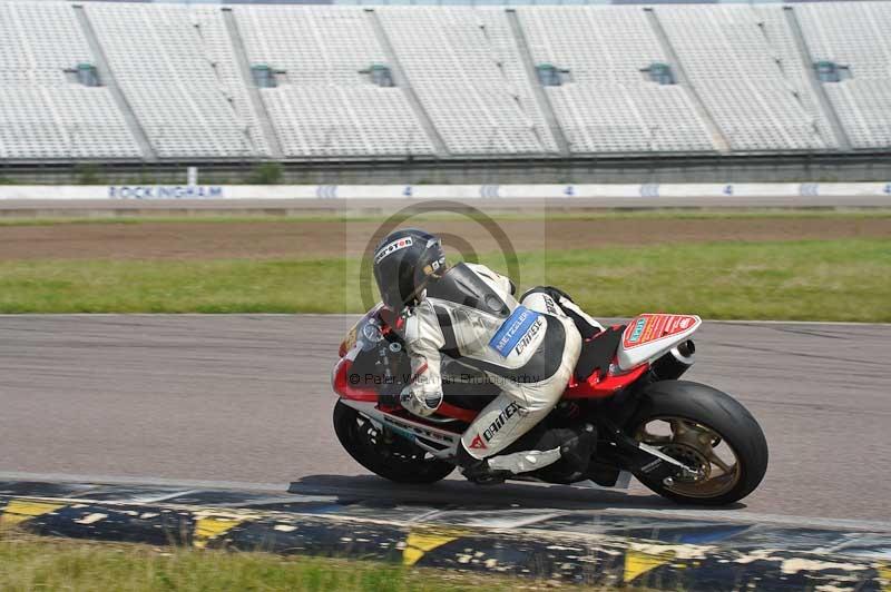 Motorcycle action photographs;Rockingham;Rockingham photographs;Trackday digital images;event digital images;eventdigitalimages;no limits trackday;peter wileman photography;rockingham corby northamptonshire;trackday;trackday photos