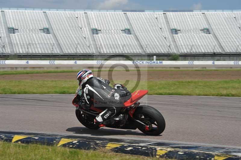 Motorcycle action photographs;Rockingham;Rockingham photographs;Trackday digital images;event digital images;eventdigitalimages;no limits trackday;peter wileman photography;rockingham corby northamptonshire;trackday;trackday photos