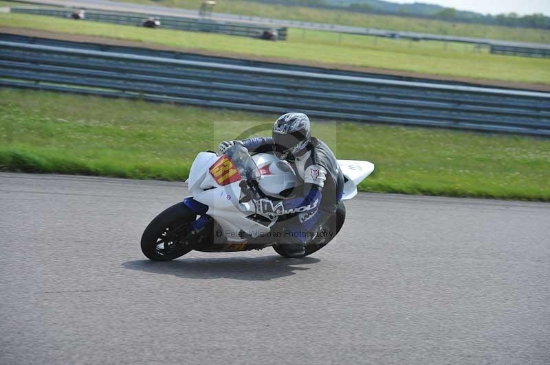 Motorcycle action photographs;Rockingham;Rockingham photographs;Trackday digital images;event digital images;eventdigitalimages;no limits trackday;peter wileman photography;rockingham corby northamptonshire;trackday;trackday photos