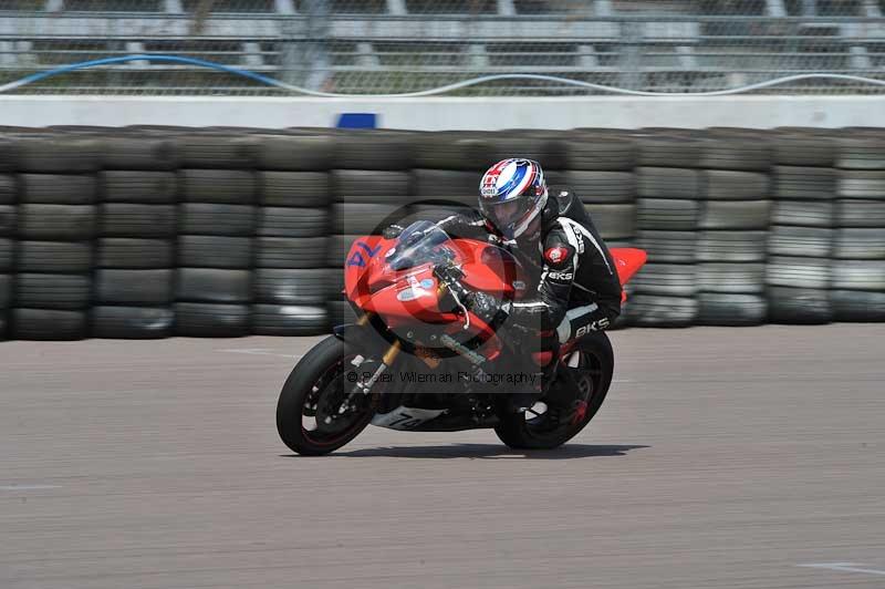 Motorcycle action photographs;Rockingham;Rockingham photographs;Trackday digital images;event digital images;eventdigitalimages;no limits trackday;peter wileman photography;rockingham corby northamptonshire;trackday;trackday photos