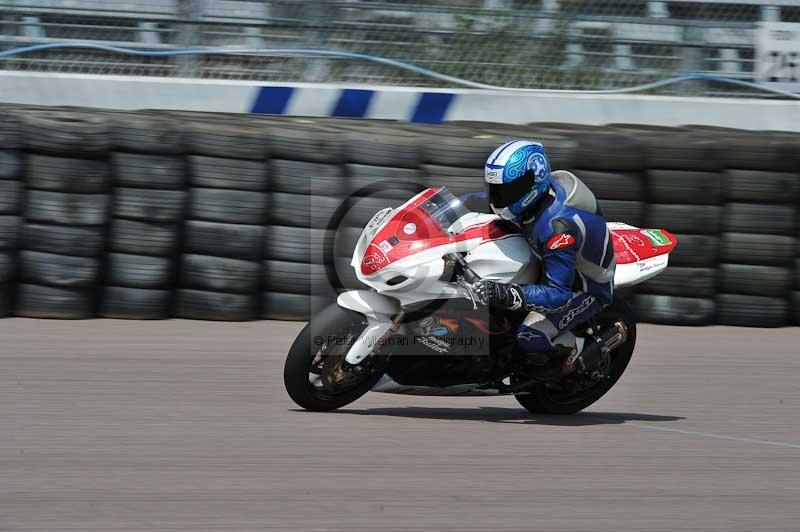 Motorcycle action photographs;Rockingham;Rockingham photographs;Trackday digital images;event digital images;eventdigitalimages;no limits trackday;peter wileman photography;rockingham corby northamptonshire;trackday;trackday photos