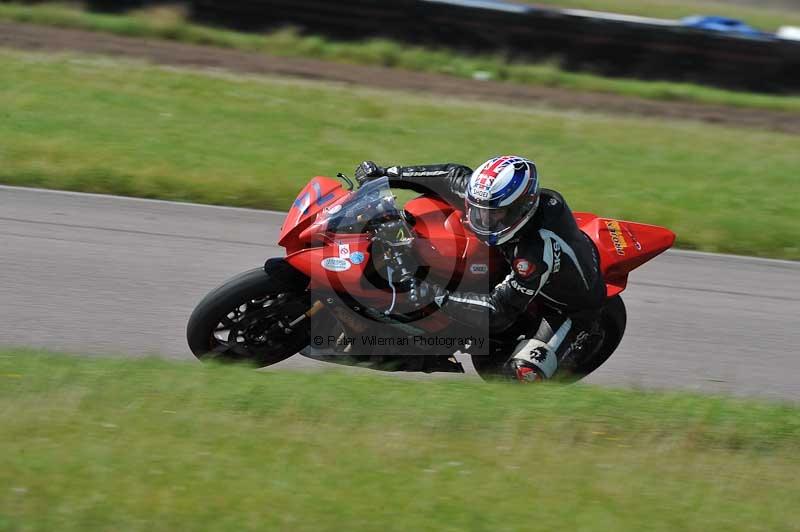 Motorcycle action photographs;Rockingham;Rockingham photographs;Trackday digital images;event digital images;eventdigitalimages;no limits trackday;peter wileman photography;rockingham corby northamptonshire;trackday;trackday photos