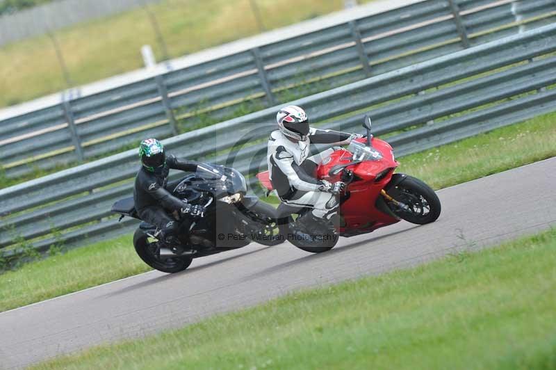 Motorcycle action photographs;Rockingham;Rockingham photographs;Trackday digital images;event digital images;eventdigitalimages;no limits trackday;peter wileman photography;rockingham corby northamptonshire;trackday;trackday photos