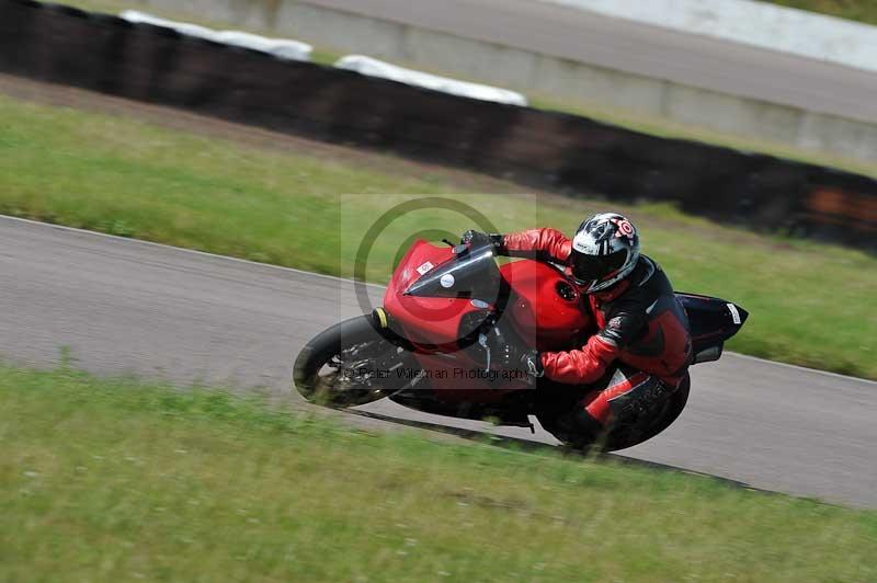 Motorcycle action photographs;Rockingham;Rockingham photographs;Trackday digital images;event digital images;eventdigitalimages;no limits trackday;peter wileman photography;rockingham corby northamptonshire;trackday;trackday photos