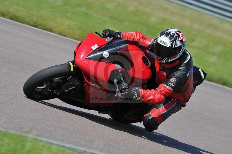 Motorcycle action photographs;Rockingham;Rockingham photographs;Trackday digital images;event digital images;eventdigitalimages;no limits trackday;peter wileman photography;rockingham corby northamptonshire;trackday;trackday photos