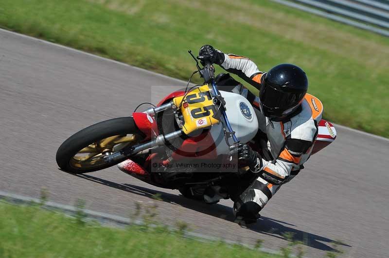 Motorcycle action photographs;Rockingham;Rockingham photographs;Trackday digital images;event digital images;eventdigitalimages;no limits trackday;peter wileman photography;rockingham corby northamptonshire;trackday;trackday photos