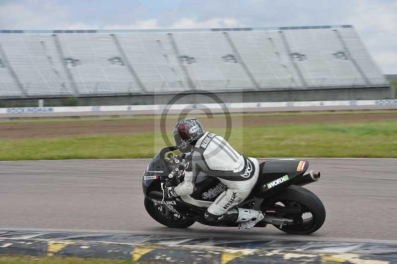 Motorcycle action photographs;Rockingham;Rockingham photographs;Trackday digital images;event digital images;eventdigitalimages;no limits trackday;peter wileman photography;rockingham corby northamptonshire;trackday;trackday photos
