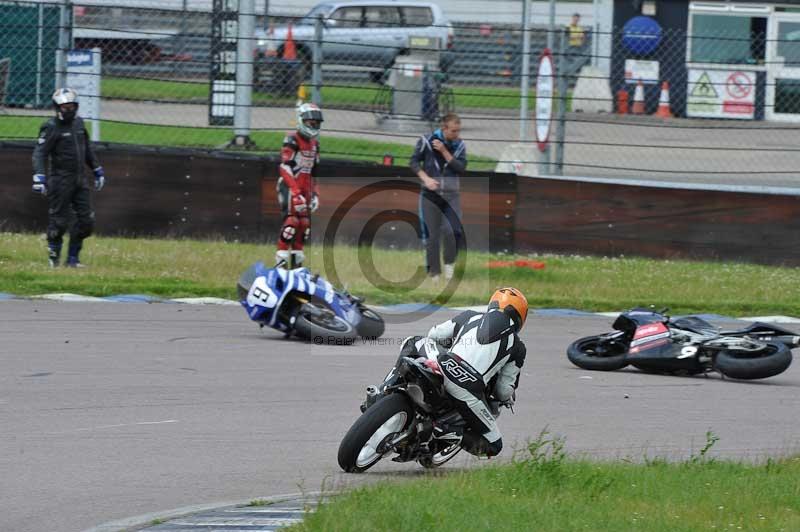 Motorcycle action photographs;Rockingham;Rockingham photographs;Trackday digital images;event digital images;eventdigitalimages;no limits trackday;peter wileman photography;rockingham corby northamptonshire;trackday;trackday photos