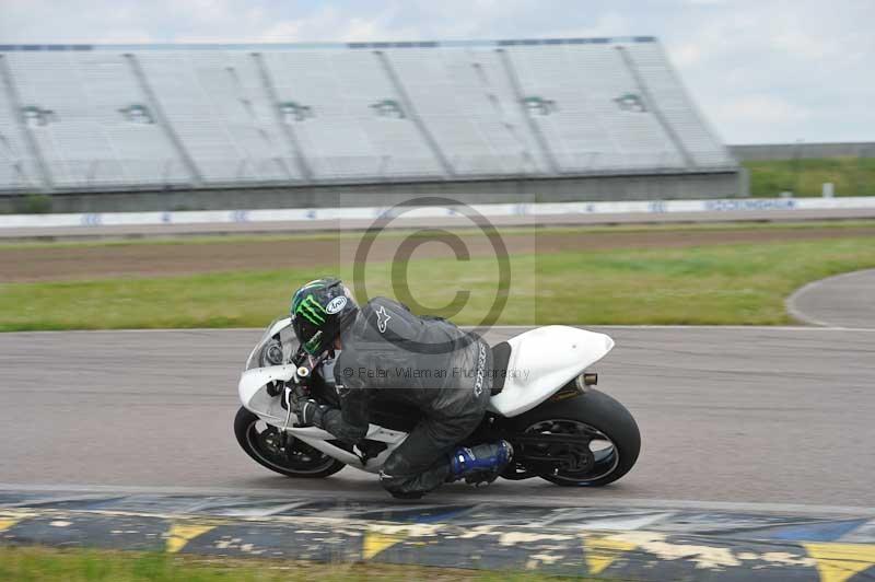 Motorcycle action photographs;Rockingham;Rockingham photographs;Trackday digital images;event digital images;eventdigitalimages;no limits trackday;peter wileman photography;rockingham corby northamptonshire;trackday;trackday photos