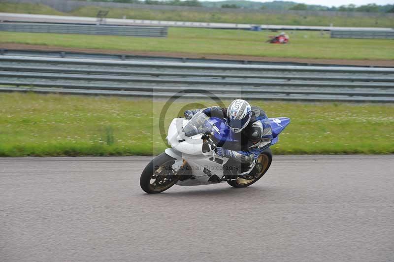 Motorcycle action photographs;Rockingham;Rockingham photographs;Trackday digital images;event digital images;eventdigitalimages;no limits trackday;peter wileman photography;rockingham corby northamptonshire;trackday;trackday photos