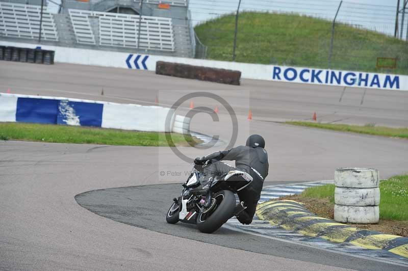 Motorcycle action photographs;Rockingham;Rockingham photographs;Trackday digital images;event digital images;eventdigitalimages;no limits trackday;peter wileman photography;rockingham corby northamptonshire;trackday;trackday photos