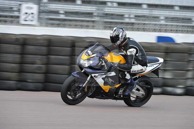 Motorcycle action photographs;Rockingham;Rockingham photographs;Trackday digital images;event digital images;eventdigitalimages;no limits trackday;peter wileman photography;rockingham corby northamptonshire;trackday;trackday photos