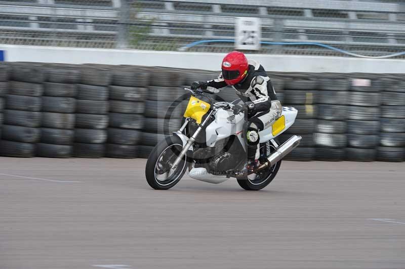 Motorcycle action photographs;Rockingham;Rockingham photographs;Trackday digital images;event digital images;eventdigitalimages;no limits trackday;peter wileman photography;rockingham corby northamptonshire;trackday;trackday photos