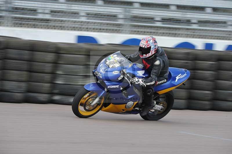 Motorcycle action photographs;Rockingham;Rockingham photographs;Trackday digital images;event digital images;eventdigitalimages;no limits trackday;peter wileman photography;rockingham corby northamptonshire;trackday;trackday photos
