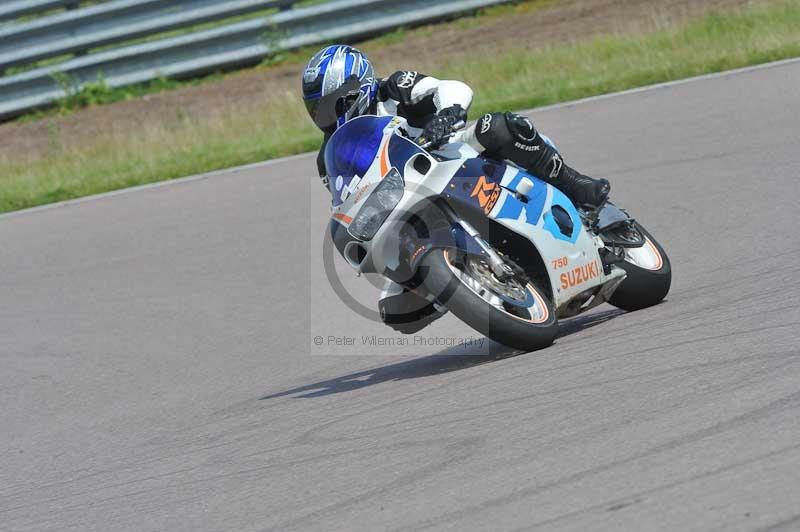 Motorcycle action photographs;Rockingham;Rockingham photographs;Trackday digital images;event digital images;eventdigitalimages;no limits trackday;peter wileman photography;rockingham corby northamptonshire;trackday;trackday photos