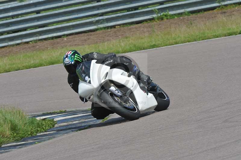 Motorcycle action photographs;Rockingham;Rockingham photographs;Trackday digital images;event digital images;eventdigitalimages;no limits trackday;peter wileman photography;rockingham corby northamptonshire;trackday;trackday photos