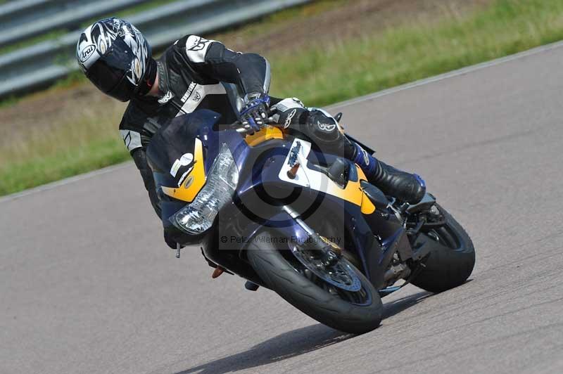 Motorcycle action photographs;Rockingham;Rockingham photographs;Trackday digital images;event digital images;eventdigitalimages;no limits trackday;peter wileman photography;rockingham corby northamptonshire;trackday;trackday photos