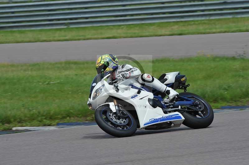 Motorcycle action photographs;Rockingham;Rockingham photographs;Trackday digital images;event digital images;eventdigitalimages;no limits trackday;peter wileman photography;rockingham corby northamptonshire;trackday;trackday photos