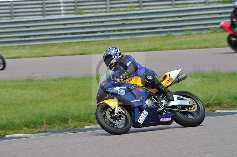 Motorcycle action photographs;Rockingham;Rockingham photographs;Trackday digital images;event digital images;eventdigitalimages;no limits trackday;peter wileman photography;rockingham corby northamptonshire;trackday;trackday photos