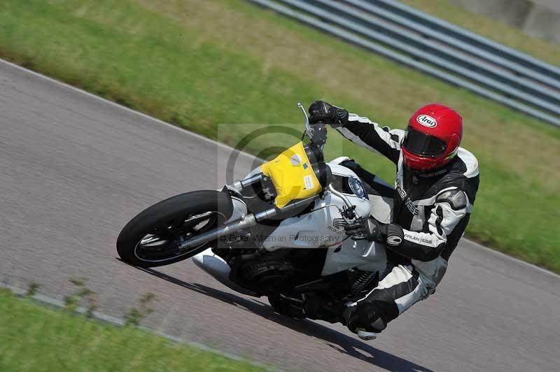 Motorcycle action photographs;Rockingham;Rockingham photographs;Trackday digital images;event digital images;eventdigitalimages;no limits trackday;peter wileman photography;rockingham corby northamptonshire;trackday;trackday photos