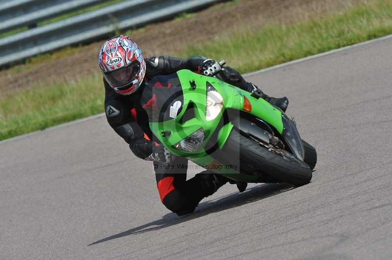 Motorcycle action photographs;Rockingham;Rockingham photographs;Trackday digital images;event digital images;eventdigitalimages;no limits trackday;peter wileman photography;rockingham corby northamptonshire;trackday;trackday photos