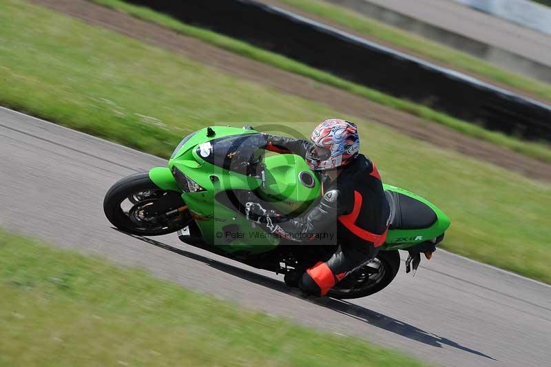 Motorcycle action photographs;Rockingham;Rockingham photographs;Trackday digital images;event digital images;eventdigitalimages;no limits trackday;peter wileman photography;rockingham corby northamptonshire;trackday;trackday photos