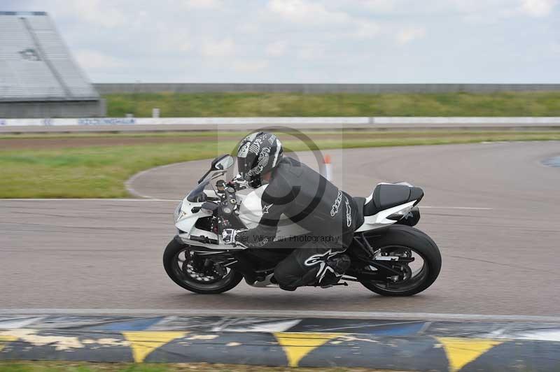 Motorcycle action photographs;Rockingham;Rockingham photographs;Trackday digital images;event digital images;eventdigitalimages;no limits trackday;peter wileman photography;rockingham corby northamptonshire;trackday;trackday photos
