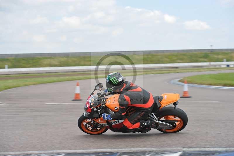 Motorcycle action photographs;Rockingham;Rockingham photographs;Trackday digital images;event digital images;eventdigitalimages;no limits trackday;peter wileman photography;rockingham corby northamptonshire;trackday;trackday photos