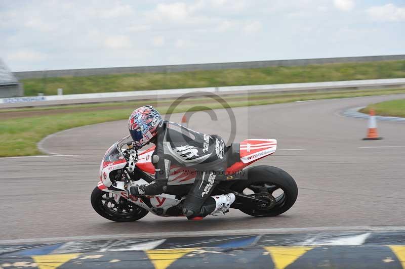 Motorcycle action photographs;Rockingham;Rockingham photographs;Trackday digital images;event digital images;eventdigitalimages;no limits trackday;peter wileman photography;rockingham corby northamptonshire;trackday;trackday photos