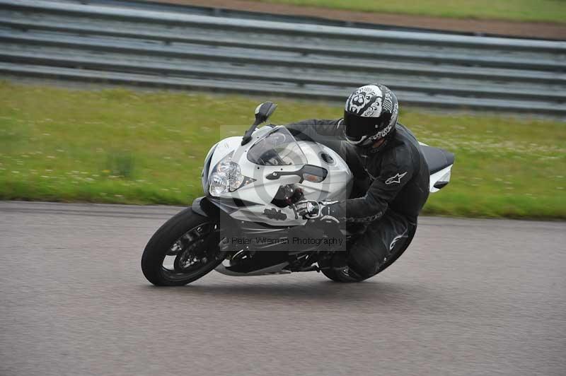 Motorcycle action photographs;Rockingham;Rockingham photographs;Trackday digital images;event digital images;eventdigitalimages;no limits trackday;peter wileman photography;rockingham corby northamptonshire;trackday;trackday photos
