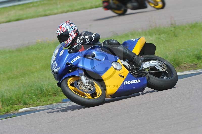 Motorcycle action photographs;Rockingham;Rockingham photographs;Trackday digital images;event digital images;eventdigitalimages;no limits trackday;peter wileman photography;rockingham corby northamptonshire;trackday;trackday photos