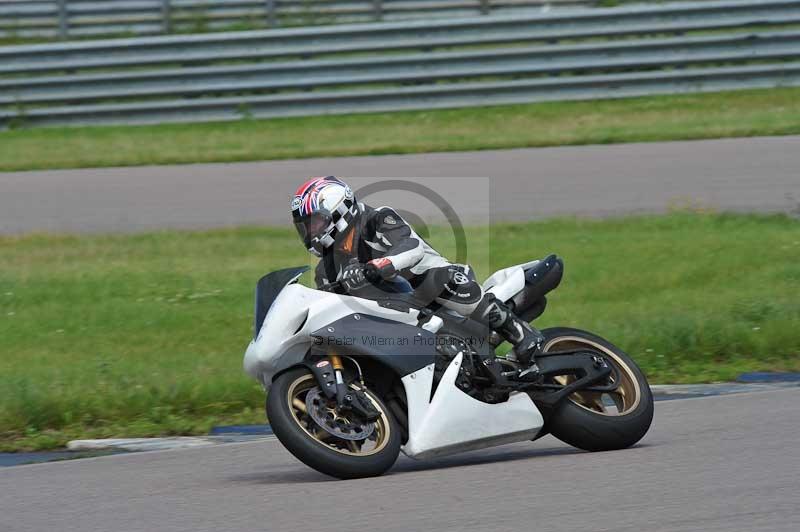 Motorcycle action photographs;Rockingham;Rockingham photographs;Trackday digital images;event digital images;eventdigitalimages;no limits trackday;peter wileman photography;rockingham corby northamptonshire;trackday;trackday photos