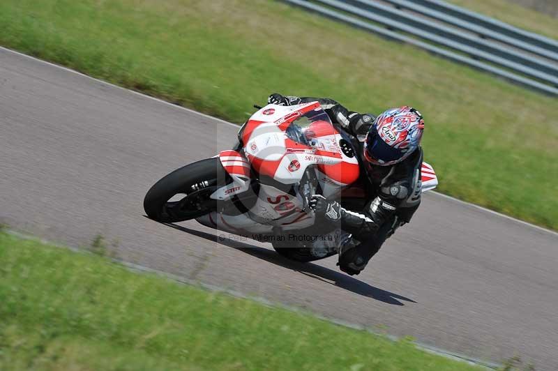 Motorcycle action photographs;Rockingham;Rockingham photographs;Trackday digital images;event digital images;eventdigitalimages;no limits trackday;peter wileman photography;rockingham corby northamptonshire;trackday;trackday photos