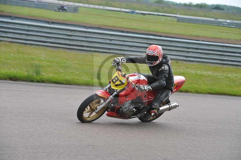 Motorcycle action photographs;Rockingham;Rockingham photographs;Trackday digital images;event digital images;eventdigitalimages;no limits trackday;peter wileman photography;rockingham corby northamptonshire;trackday;trackday photos