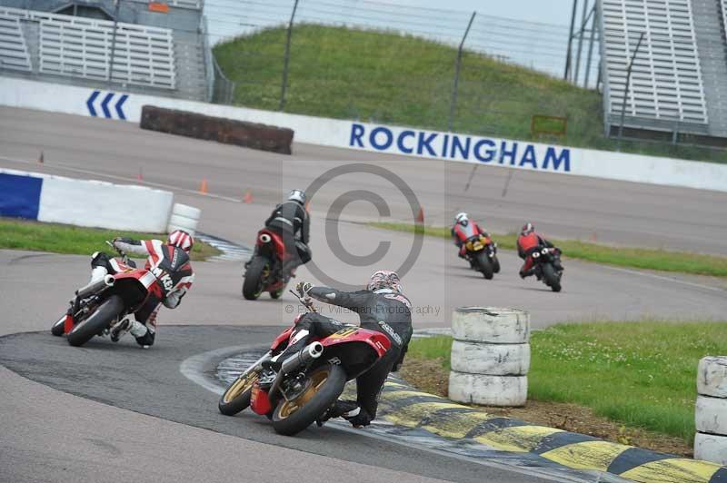 Motorcycle action photographs;Rockingham;Rockingham photographs;Trackday digital images;event digital images;eventdigitalimages;no limits trackday;peter wileman photography;rockingham corby northamptonshire;trackday;trackday photos