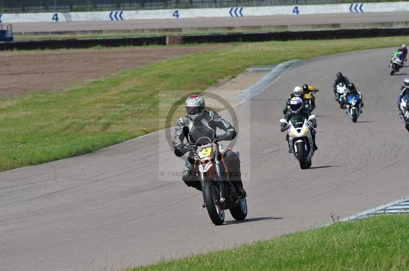 Motorcycle action photographs;Rockingham;Rockingham photographs;Trackday digital images;event digital images;eventdigitalimages;no limits trackday;peter wileman photography;rockingham corby northamptonshire;trackday;trackday photos
