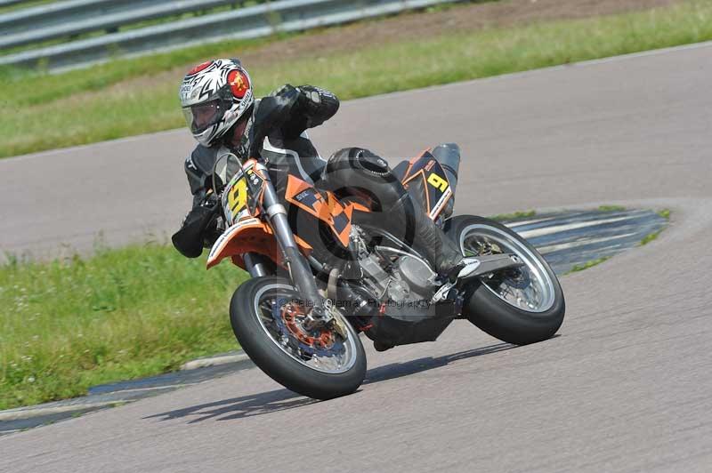 Motorcycle action photographs;Rockingham;Rockingham photographs;Trackday digital images;event digital images;eventdigitalimages;no limits trackday;peter wileman photography;rockingham corby northamptonshire;trackday;trackday photos