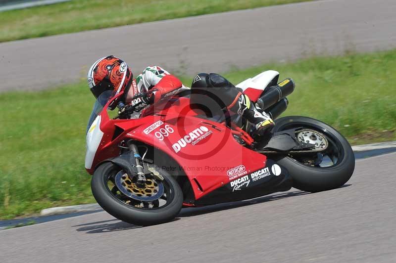 Motorcycle action photographs;Rockingham;Rockingham photographs;Trackday digital images;event digital images;eventdigitalimages;no limits trackday;peter wileman photography;rockingham corby northamptonshire;trackday;trackday photos