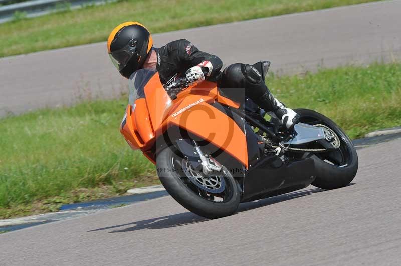 Motorcycle action photographs;Rockingham;Rockingham photographs;Trackday digital images;event digital images;eventdigitalimages;no limits trackday;peter wileman photography;rockingham corby northamptonshire;trackday;trackday photos