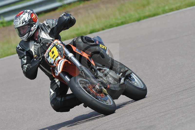 Motorcycle action photographs;Rockingham;Rockingham photographs;Trackday digital images;event digital images;eventdigitalimages;no limits trackday;peter wileman photography;rockingham corby northamptonshire;trackday;trackday photos