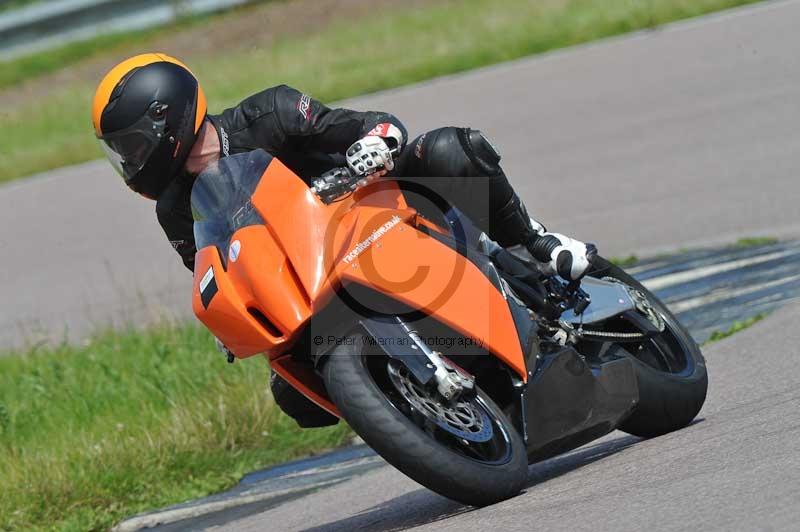 Motorcycle action photographs;Rockingham;Rockingham photographs;Trackday digital images;event digital images;eventdigitalimages;no limits trackday;peter wileman photography;rockingham corby northamptonshire;trackday;trackday photos