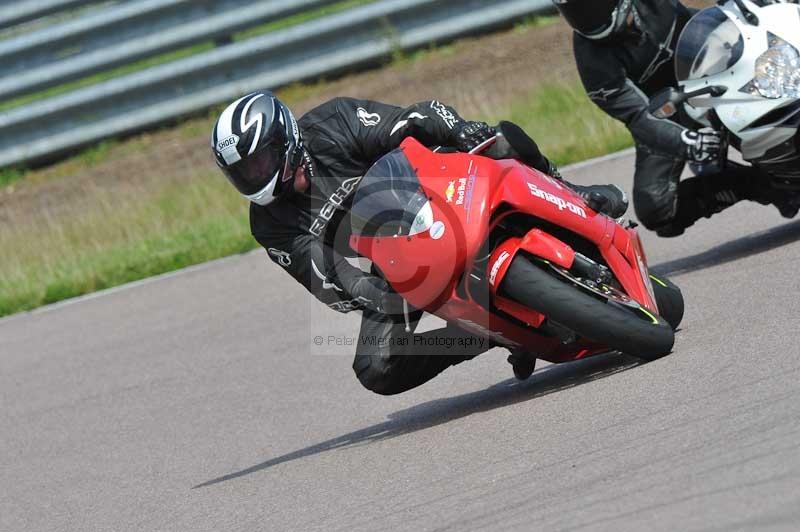 Motorcycle action photographs;Rockingham;Rockingham photographs;Trackday digital images;event digital images;eventdigitalimages;no limits trackday;peter wileman photography;rockingham corby northamptonshire;trackday;trackday photos