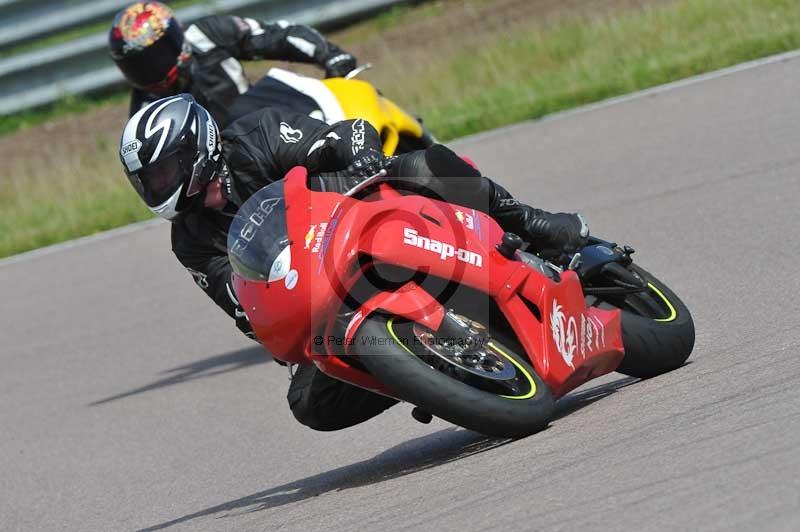 Motorcycle action photographs;Rockingham;Rockingham photographs;Trackday digital images;event digital images;eventdigitalimages;no limits trackday;peter wileman photography;rockingham corby northamptonshire;trackday;trackday photos