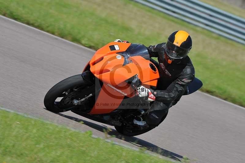 Motorcycle action photographs;Rockingham;Rockingham photographs;Trackday digital images;event digital images;eventdigitalimages;no limits trackday;peter wileman photography;rockingham corby northamptonshire;trackday;trackday photos