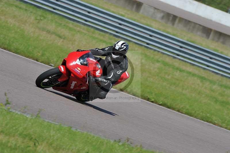 Motorcycle action photographs;Rockingham;Rockingham photographs;Trackday digital images;event digital images;eventdigitalimages;no limits trackday;peter wileman photography;rockingham corby northamptonshire;trackday;trackday photos