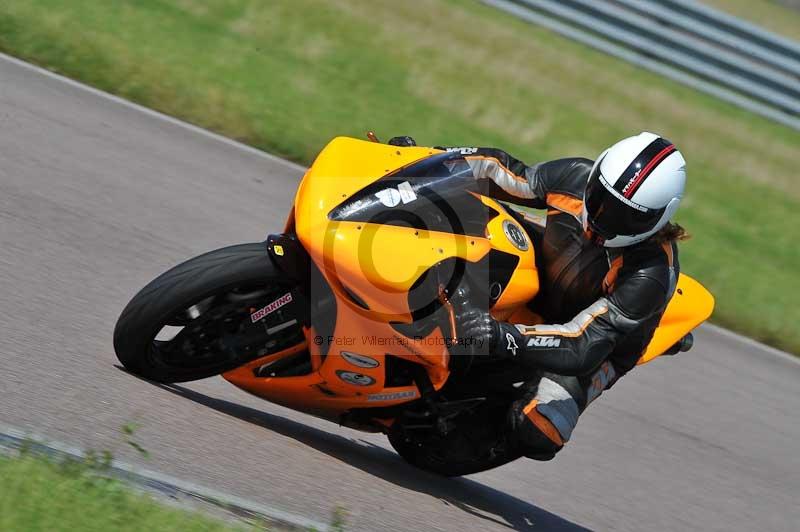 Motorcycle action photographs;Rockingham;Rockingham photographs;Trackday digital images;event digital images;eventdigitalimages;no limits trackday;peter wileman photography;rockingham corby northamptonshire;trackday;trackday photos